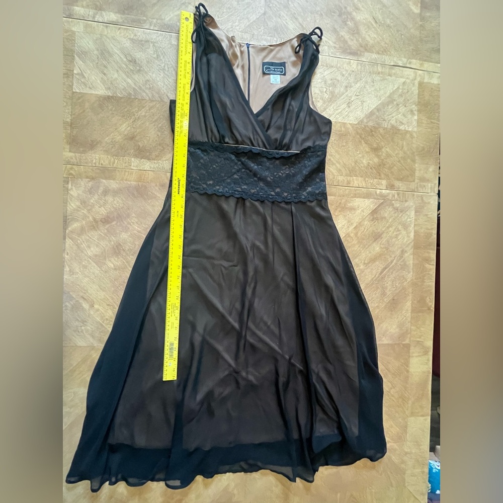 Elegant Black Lace Midi Dress         | Size 16 - Picture 7 of 9